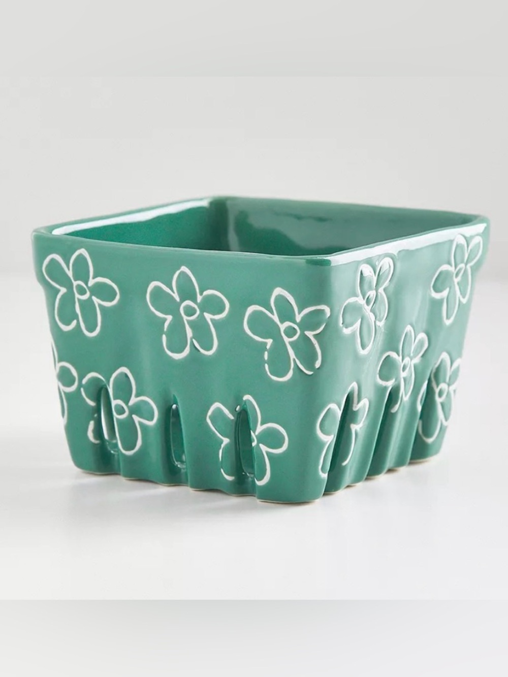 Urban outfitters Frankie Daisy Berry Crate, NWOT!